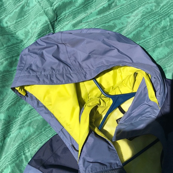 North face light weight jacket - Picture 7 of 9